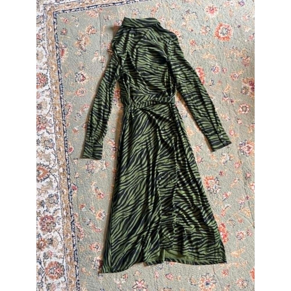 Boden Laura Jersey Midi Shirt Dress in Striking Green & Black Animal Stripe, 10L - Picture 5 of 5